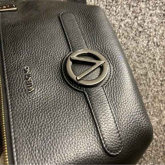 Authentic Valentino Fanny pack like new only wore once - Picture 2 of 5